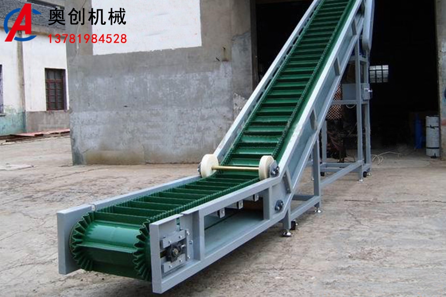 大傾角皮帶輸送機結(jié)構(gòu)特點
